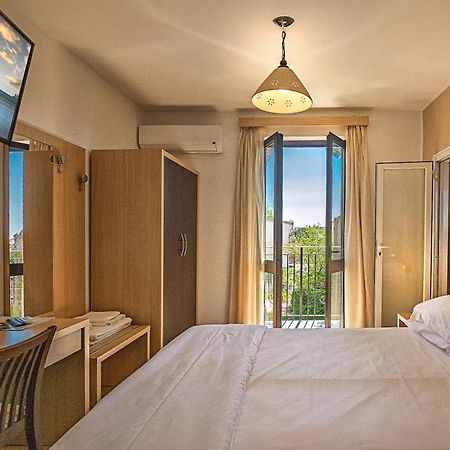 Hotel Virginia Marina di Massa Zewnętrze zdjęcie