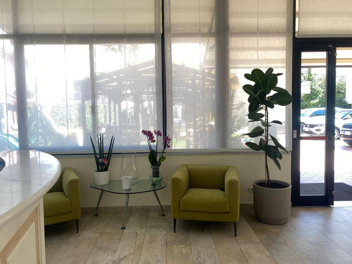 Hotel Virginia Marina di Massa Zewnętrze zdjęcie