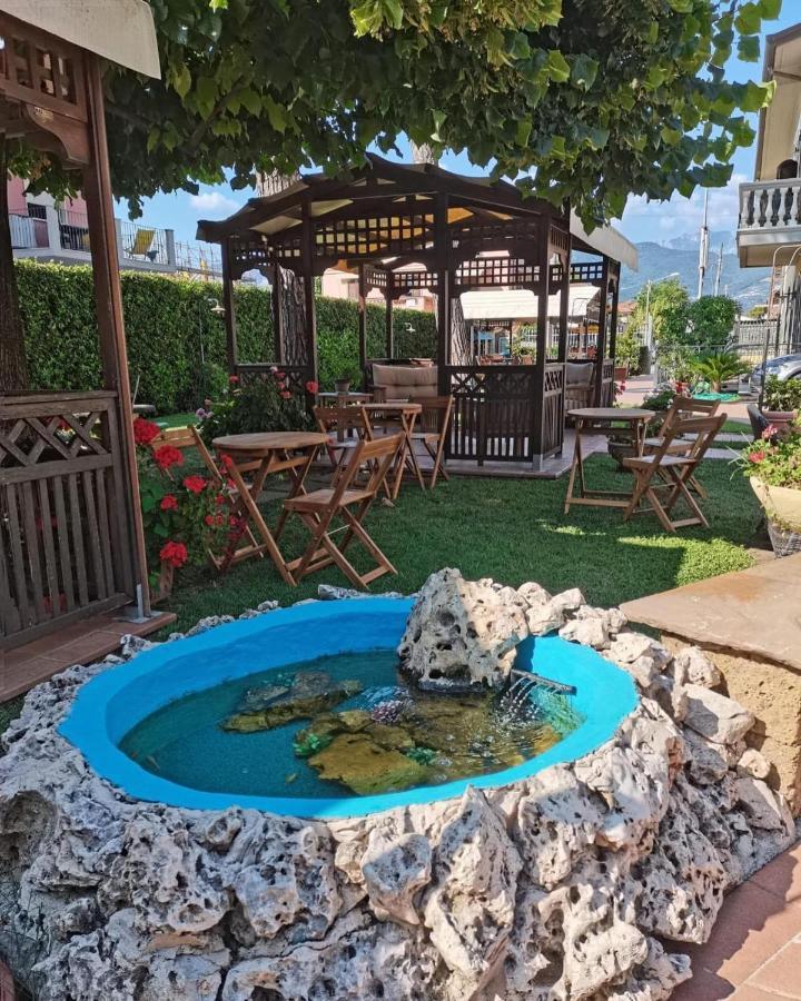 Hotel Virginia Marina di Massa Zewnętrze zdjęcie
