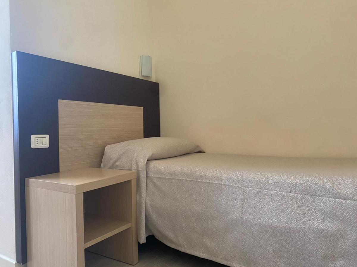 Hotel Virginia Marina di Massa Zewnętrze zdjęcie
