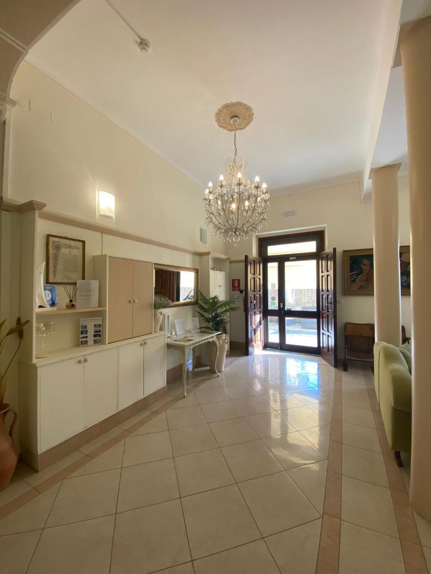 Hotel Virginia Marina di Massa Zewnętrze zdjęcie