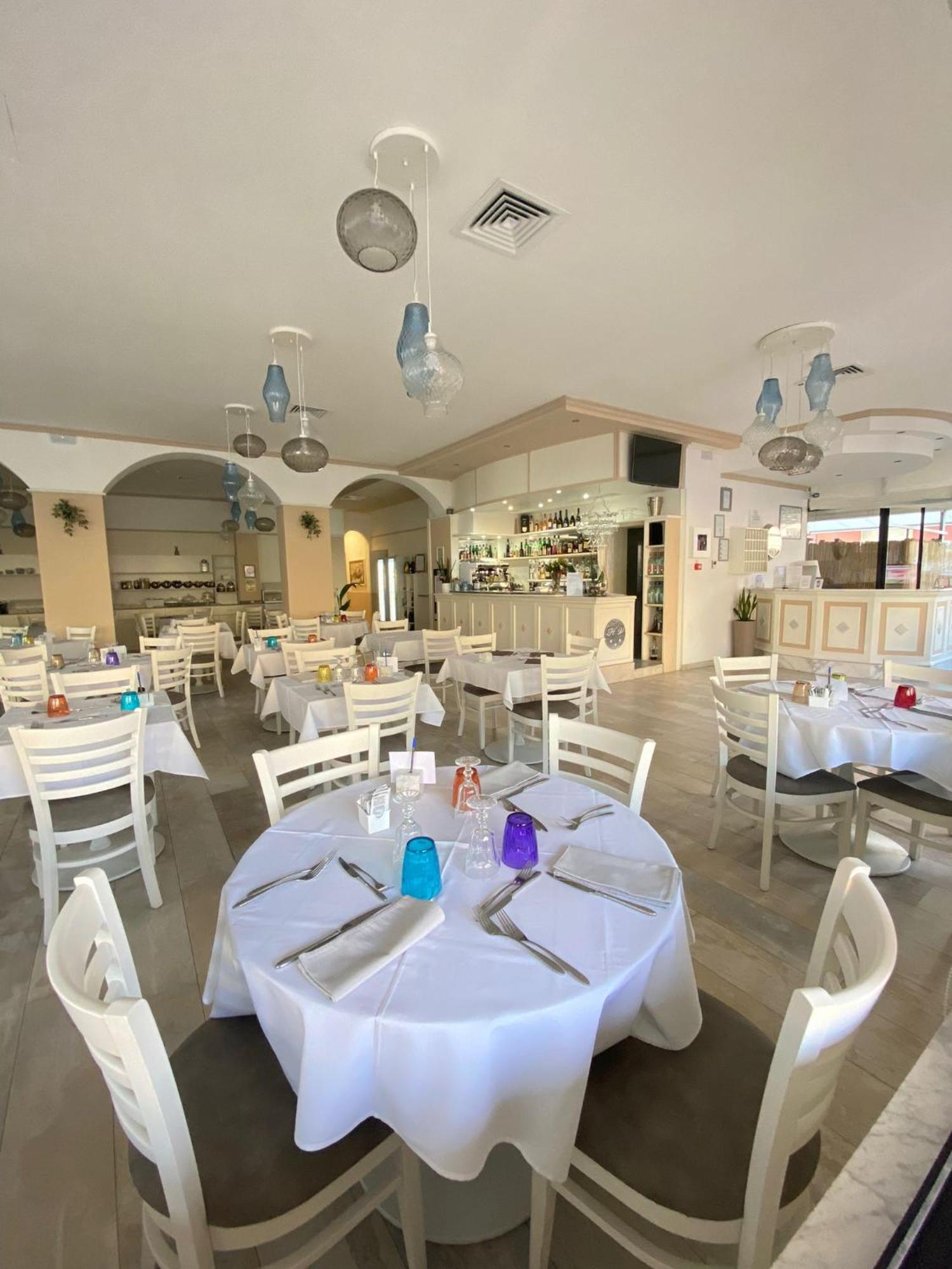 Hotel Virginia Marina di Massa Zewnętrze zdjęcie
