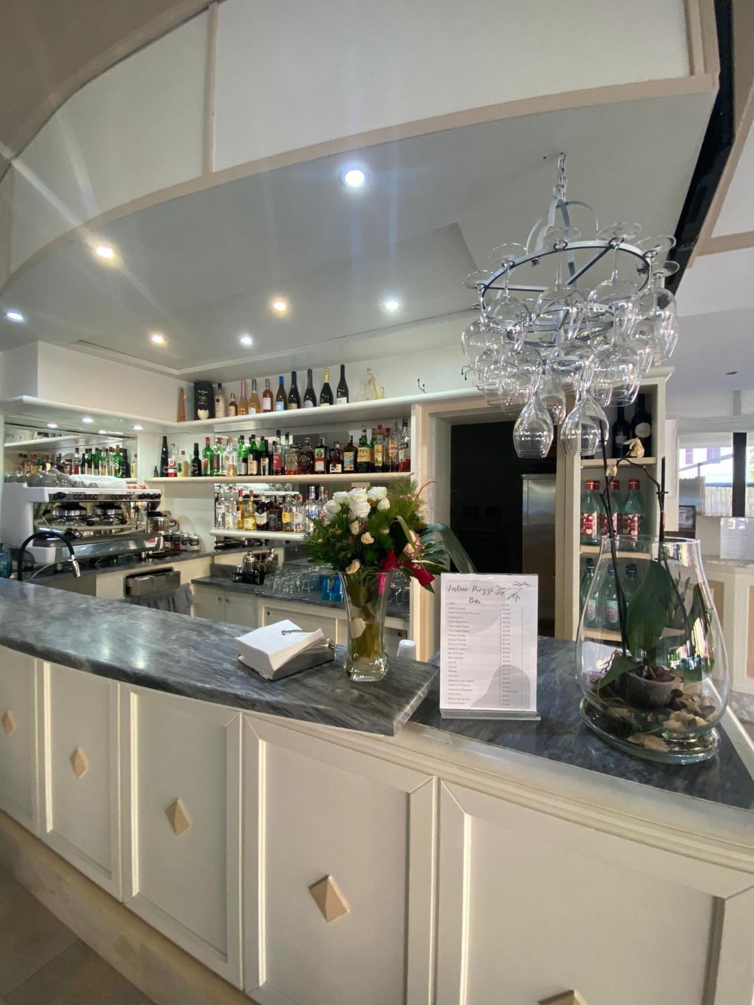 Hotel Virginia Marina di Massa Zewnętrze zdjęcie