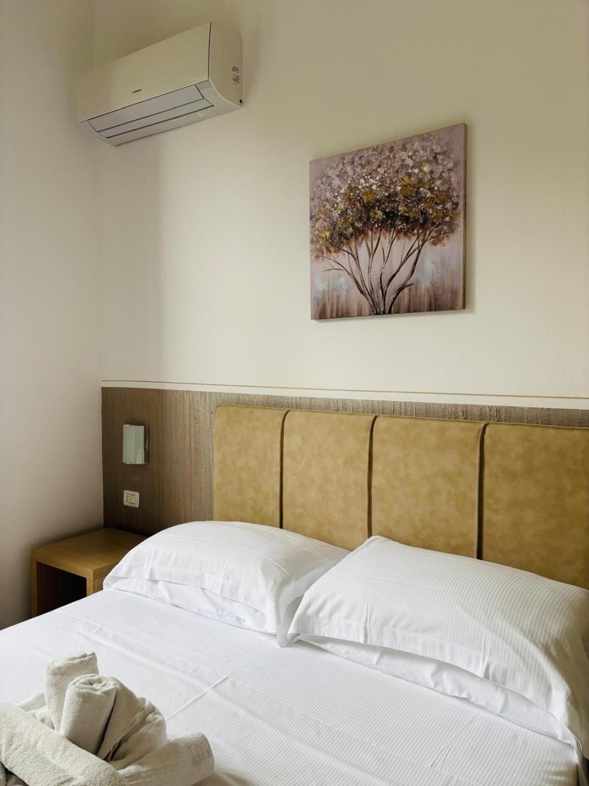 Hotel Virginia Marina di Massa Zewnętrze zdjęcie