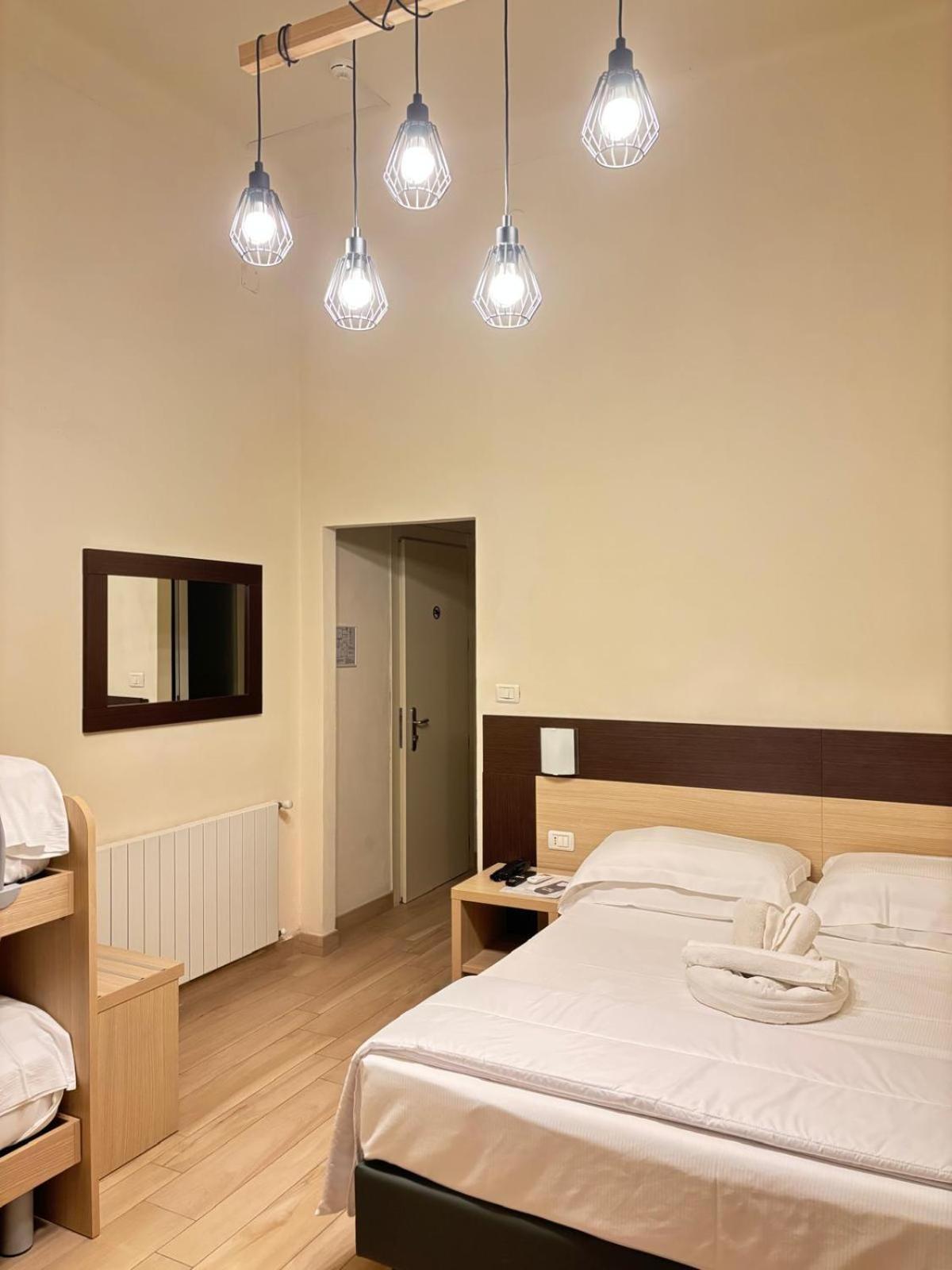 Hotel Virginia Marina di Massa Zewnętrze zdjęcie