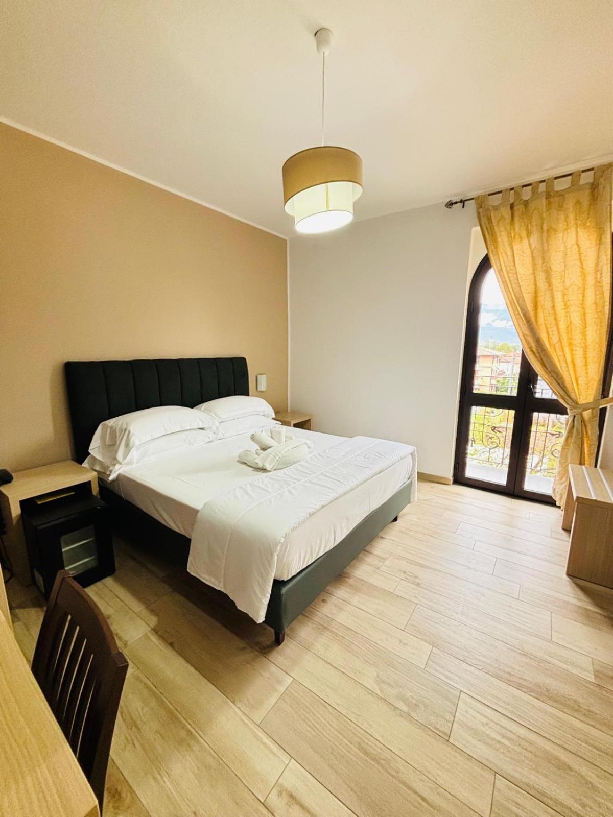 Hotel Virginia Marina di Massa Zewnętrze zdjęcie