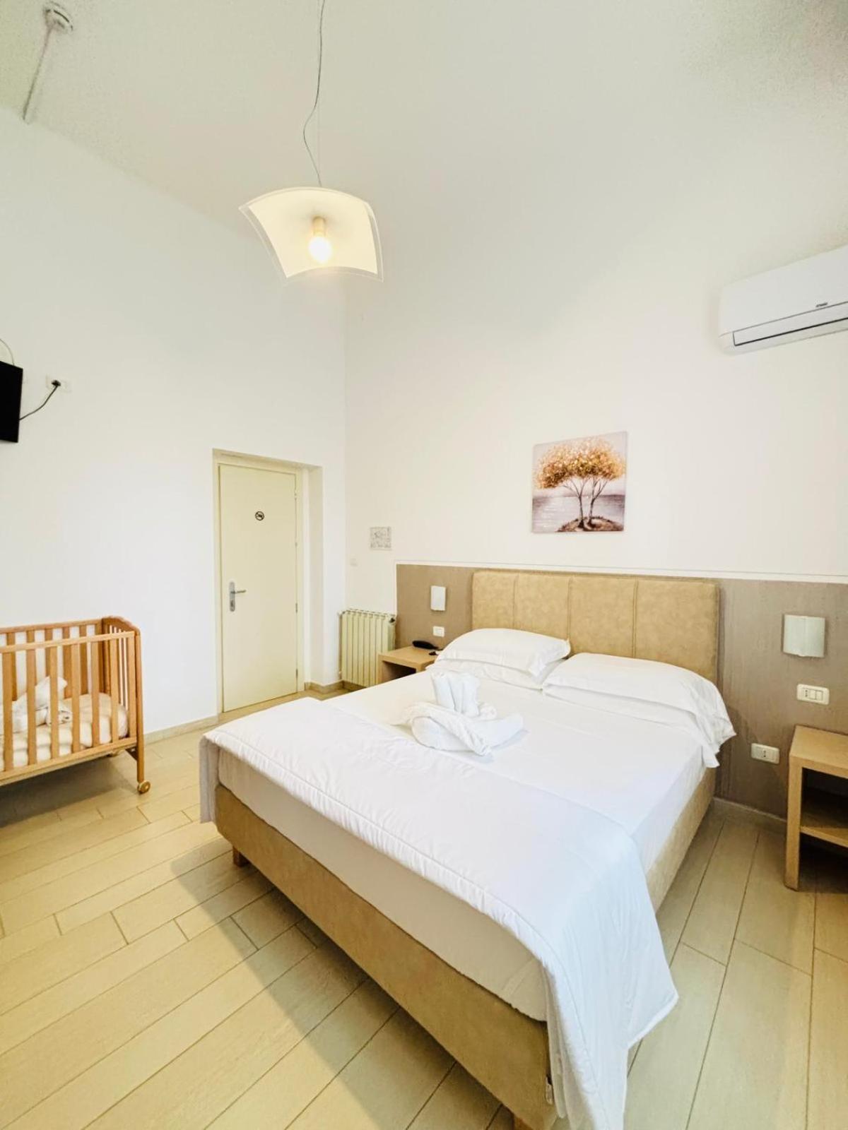 Hotel Virginia Marina di Massa Zewnętrze zdjęcie