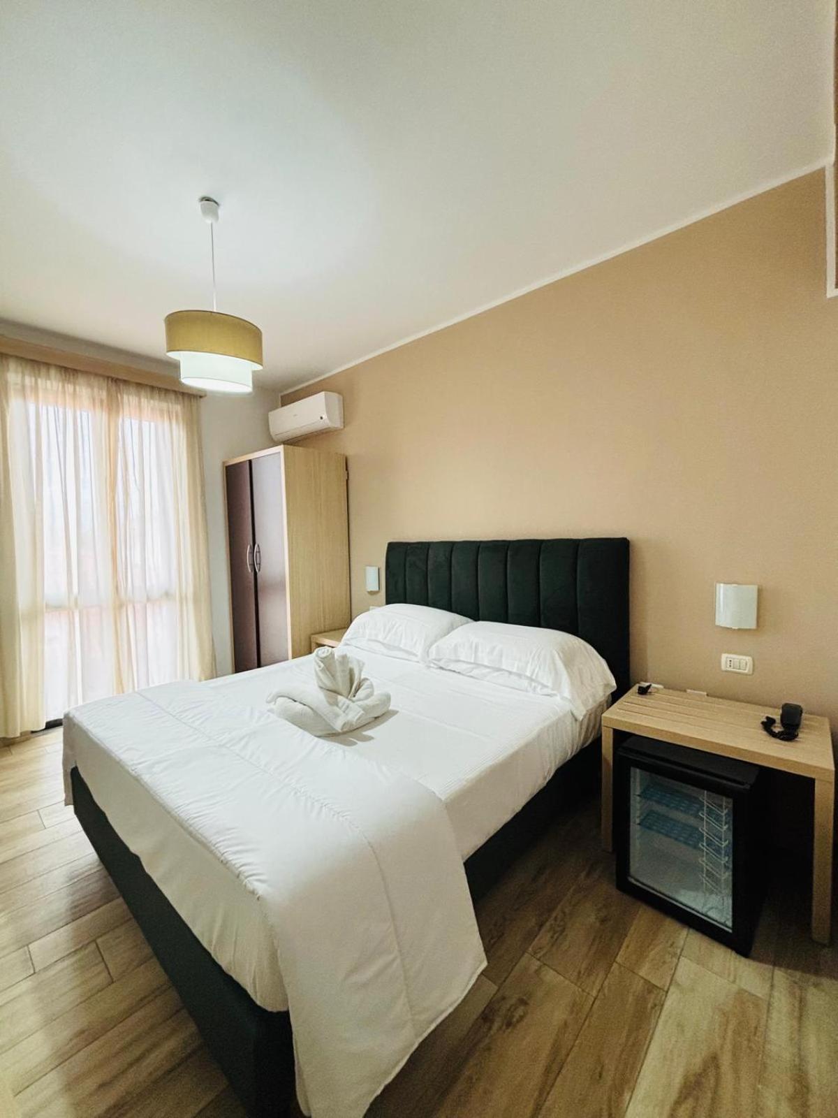 Hotel Virginia Marina di Massa Zewnętrze zdjęcie