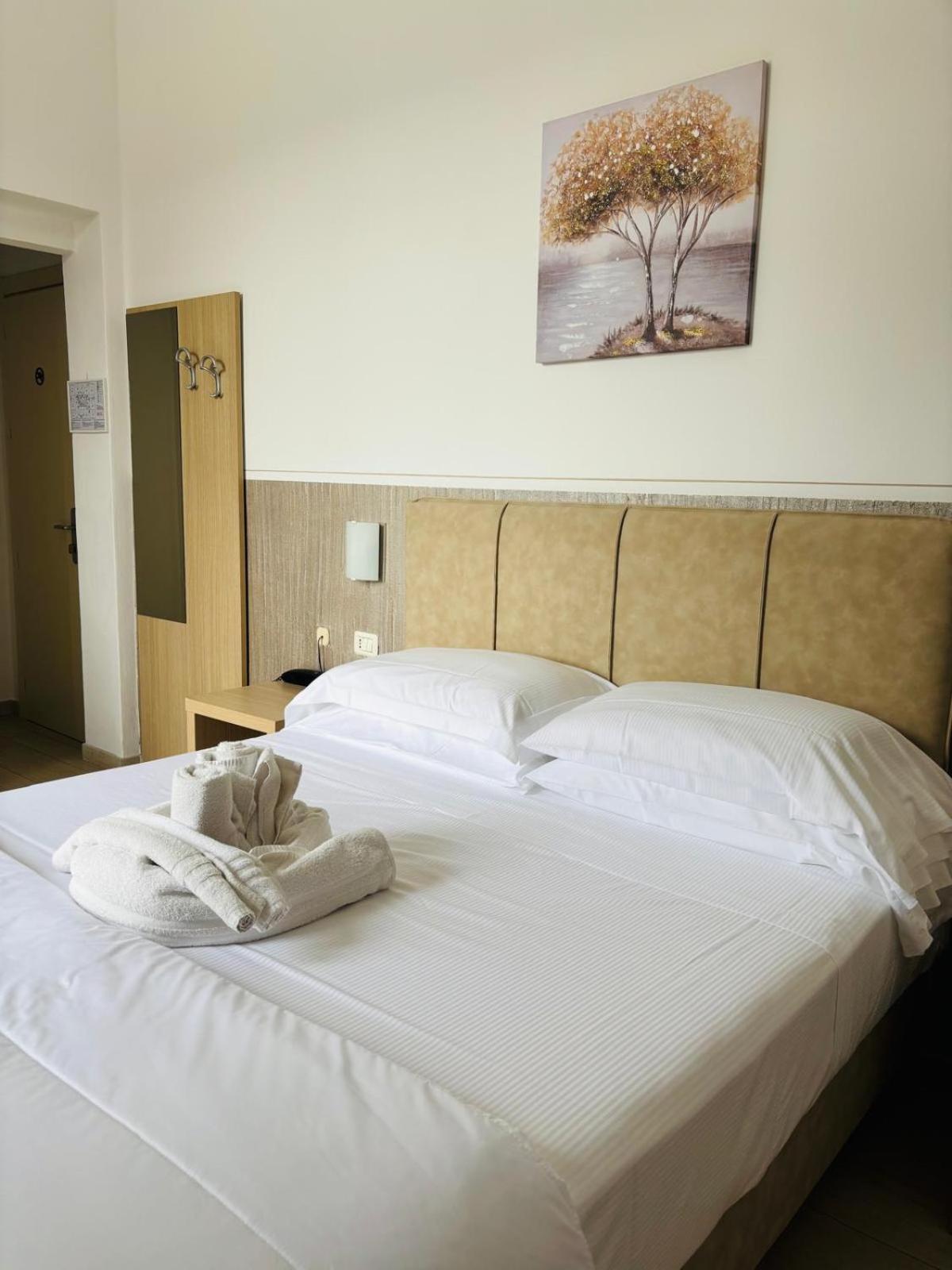 Hotel Virginia Marina di Massa Zewnętrze zdjęcie