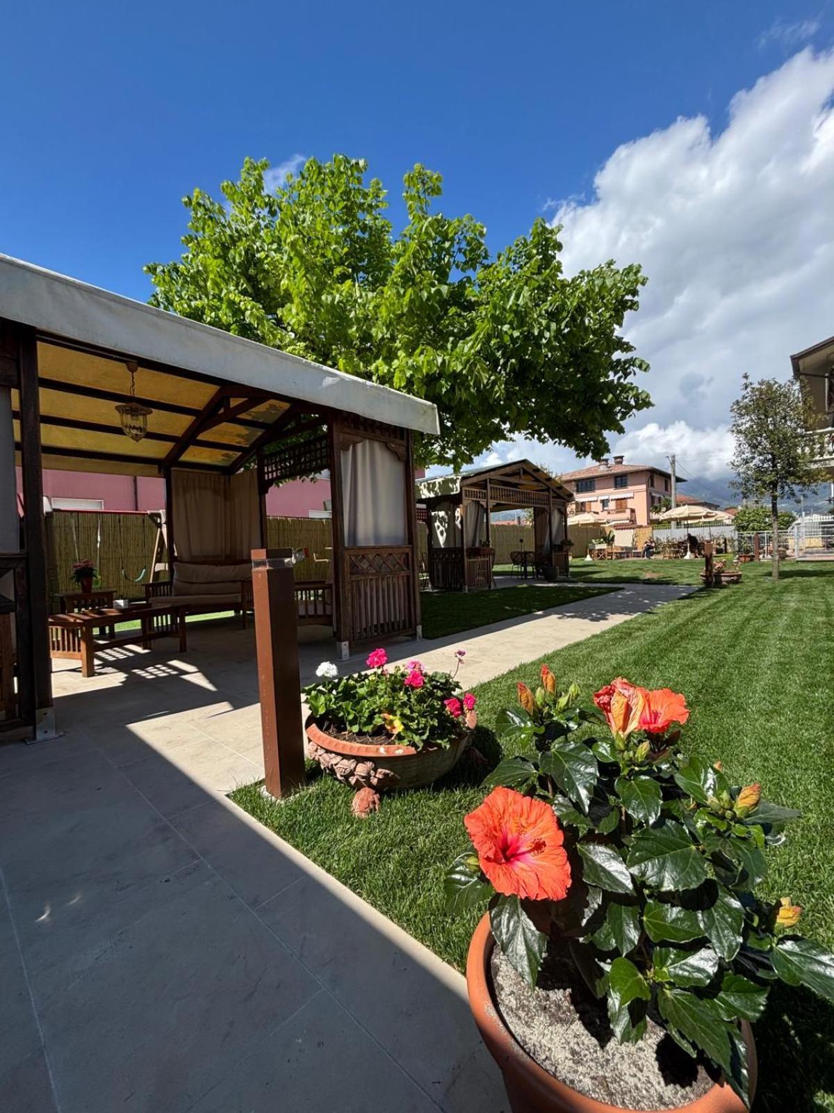Hotel Virginia Marina di Massa Zewnętrze zdjęcie