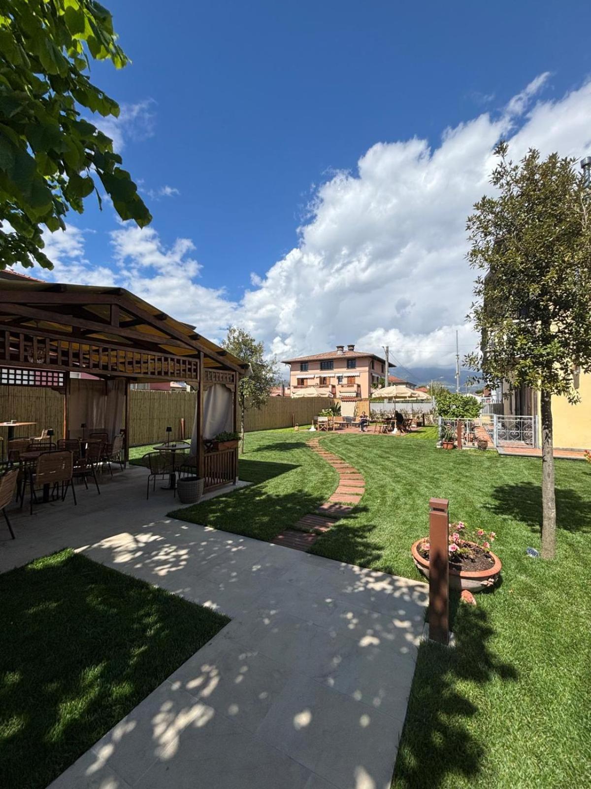 Hotel Virginia Marina di Massa Zewnętrze zdjęcie