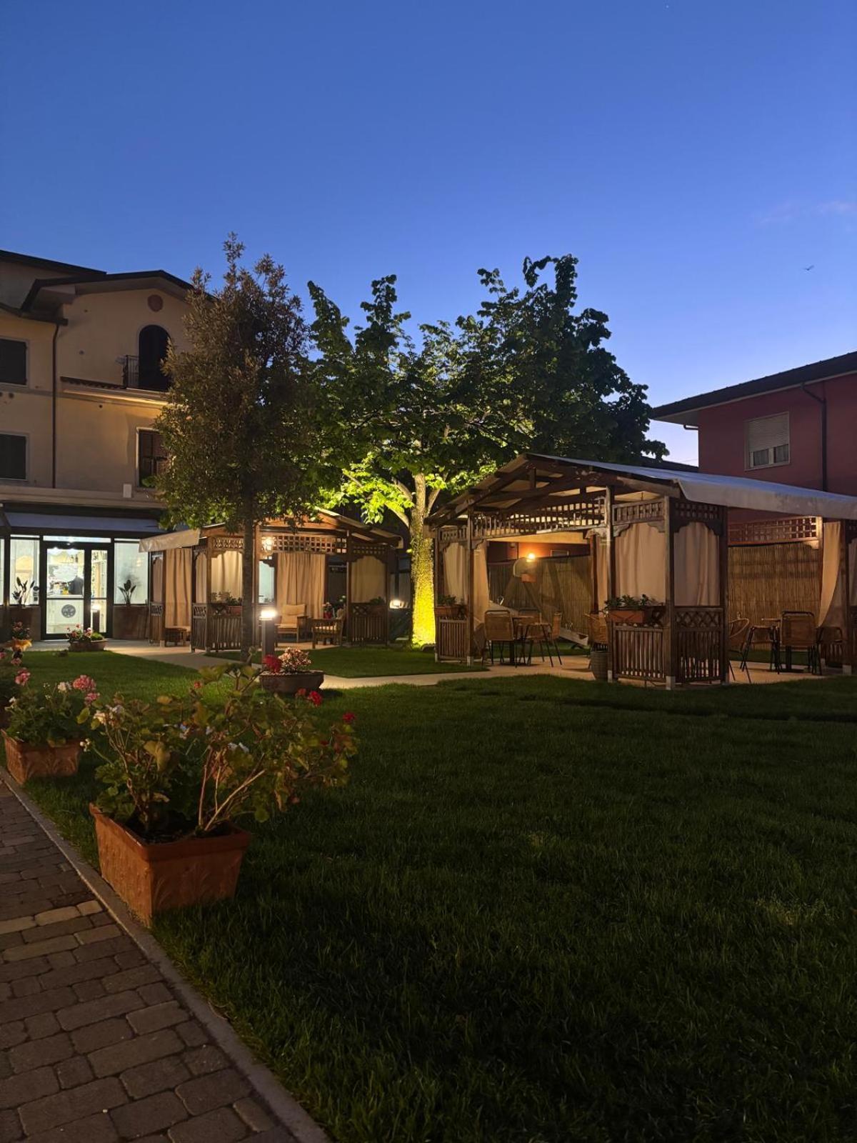Hotel Virginia Marina di Massa Zewnętrze zdjęcie