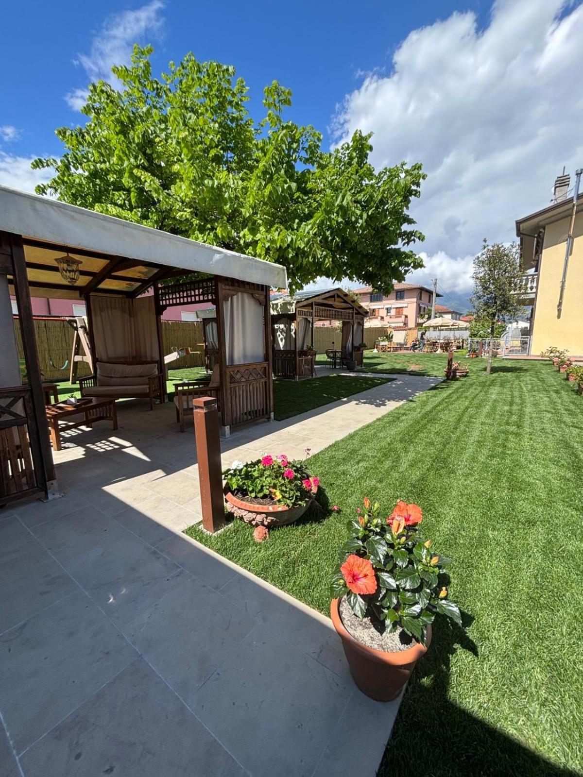 Hotel Virginia Marina di Massa Zewnętrze zdjęcie