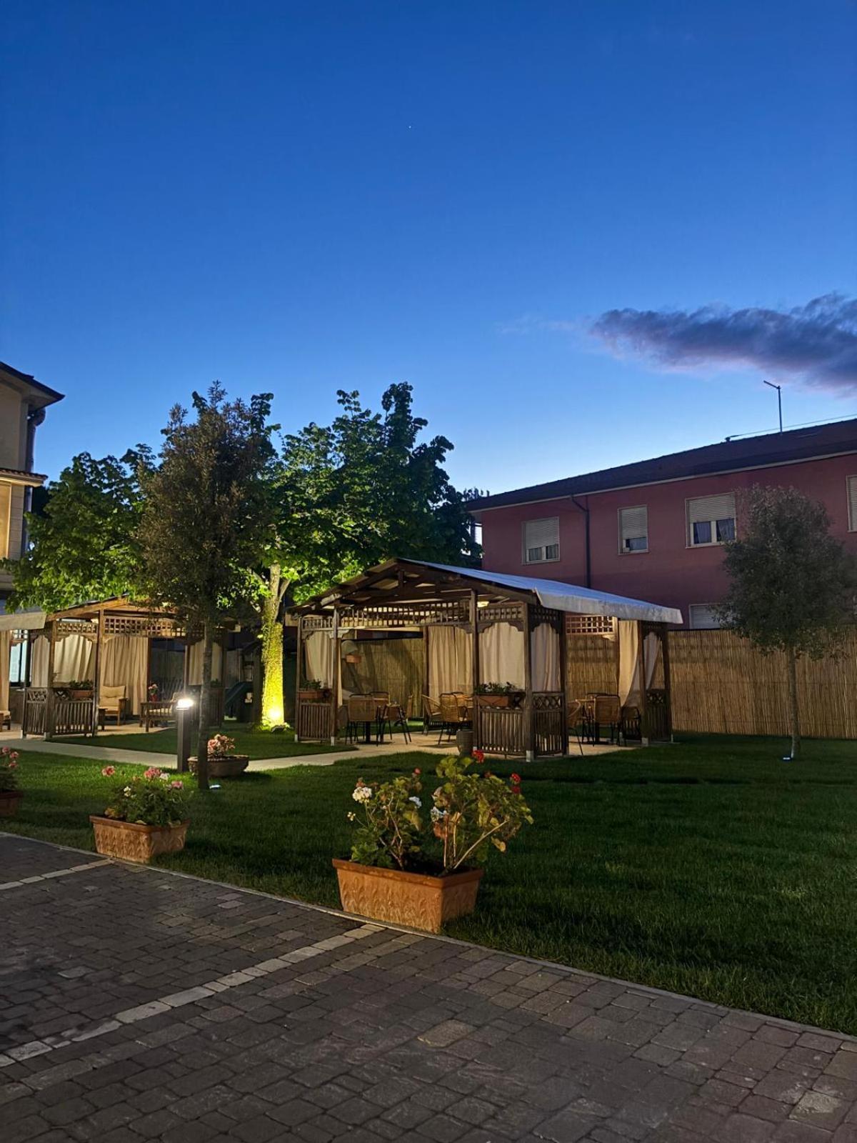 Hotel Virginia Marina di Massa Zewnętrze zdjęcie
