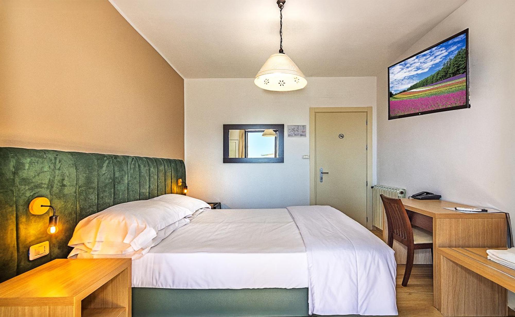 Hotel Virginia Marina di Massa Zewnętrze zdjęcie