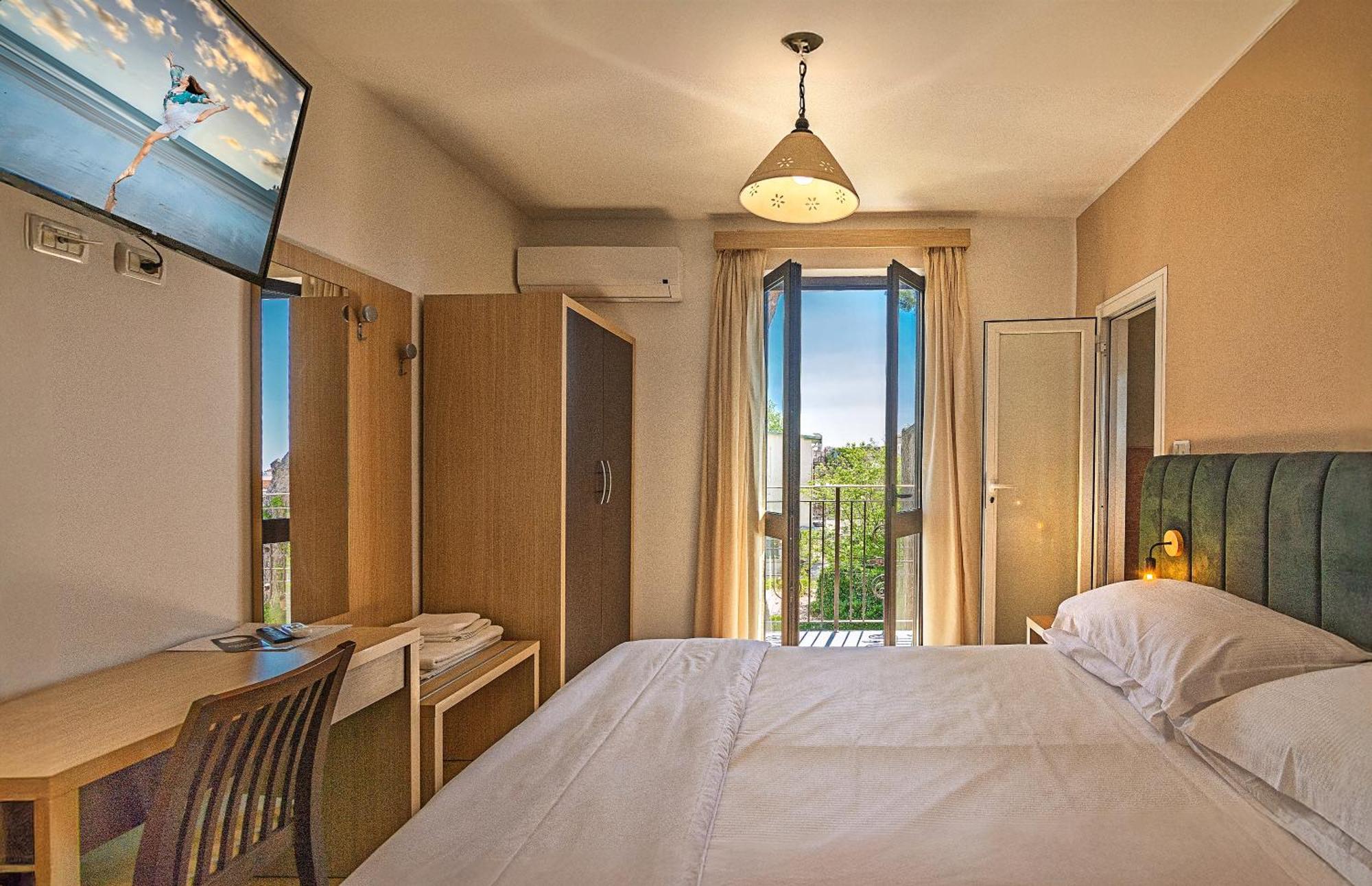 Hotel Virginia Marina di Massa Zewnętrze zdjęcie