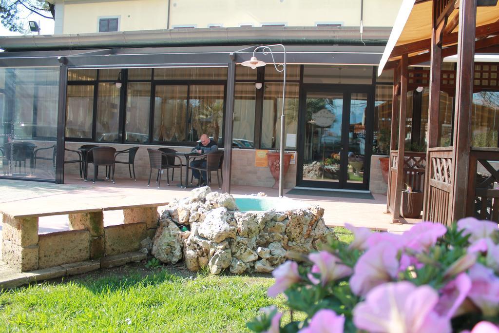 Hotel Virginia Marina di Massa Zewnętrze zdjęcie