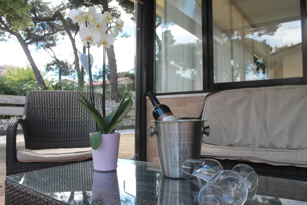 Hotel Virginia Marina di Massa Zewnętrze zdjęcie