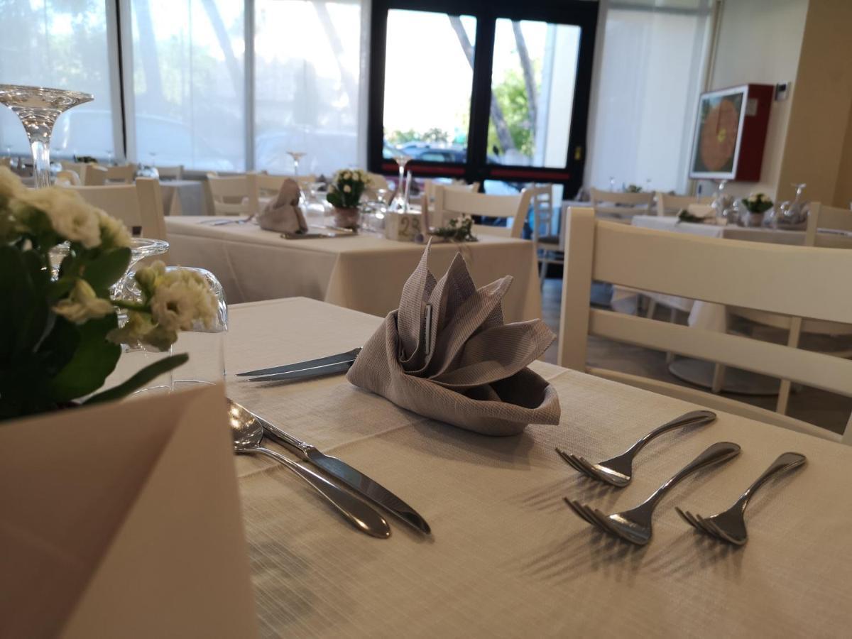 Hotel Virginia Marina di Massa Zewnętrze zdjęcie